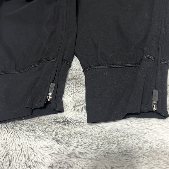 Lululemon Size 10 Jogger - Picture 3 of 4